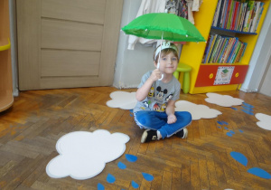Chłopiec z parasolem